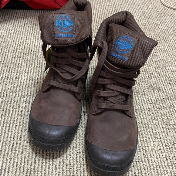 Men’s short waterproof boots. Can be worn up or folded over. - Picture 2 of 7